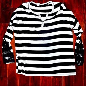 Womens Boutique Henley w/ Lace Detail